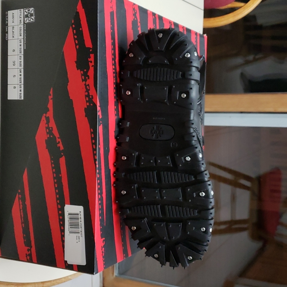 BRAND NEW! NEVER WORN! T.U.K Black 8 Eye Port Boots Size 8 Women - Picture 2 of 7